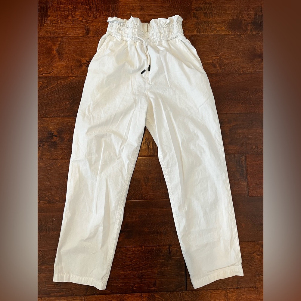 RTA white womens pants Italian thick beautiful fabric small gathered